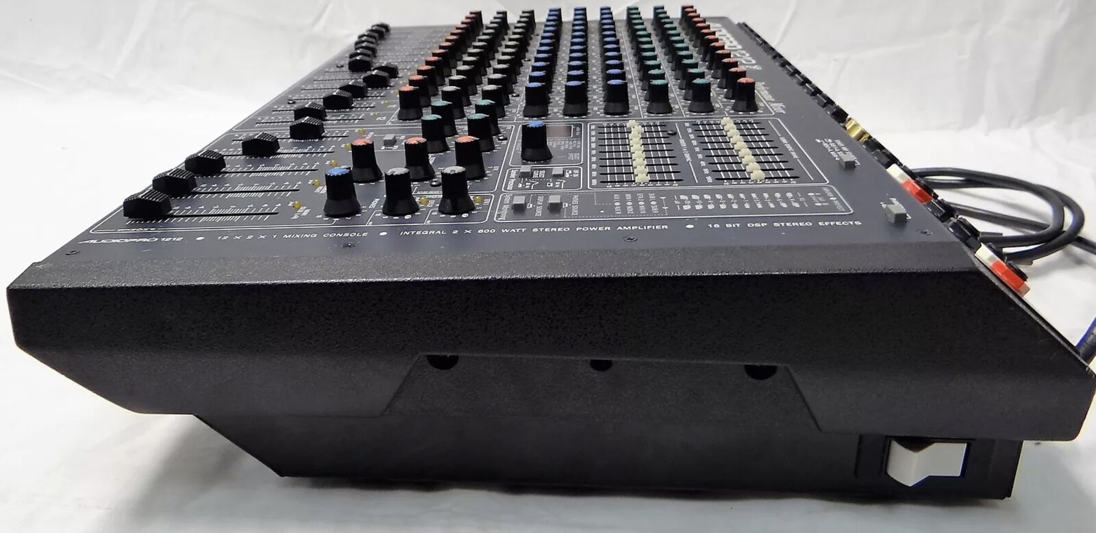 Amplificateur de puissance 800W de la console de mixage de la console de  mixage de communication audio de studio professionnel à 4 canaux