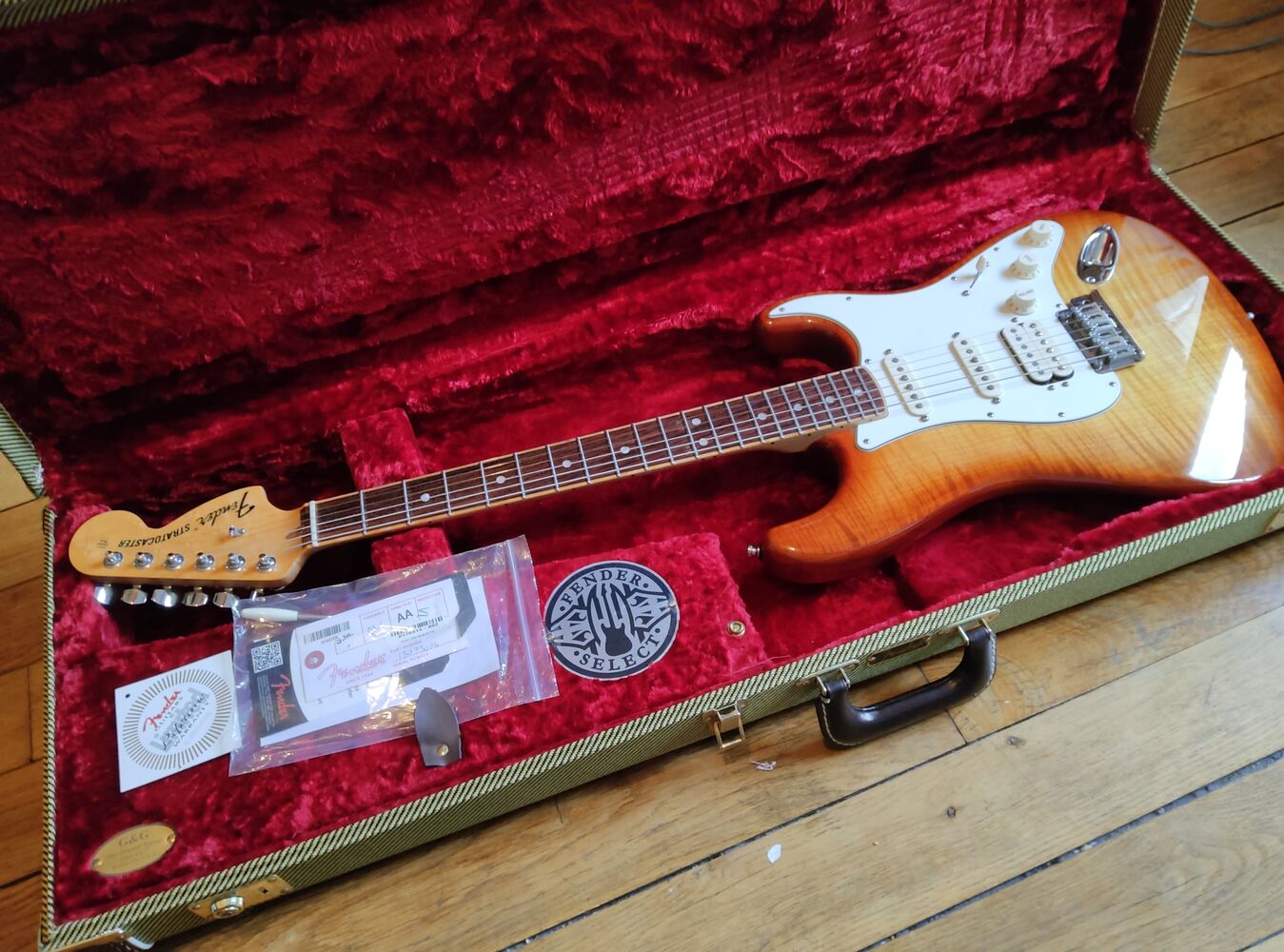 激レア　Fender Select FUZZFACED - HSS Stratocaster Select Fender ストラトキャスター hss 2012 ギター