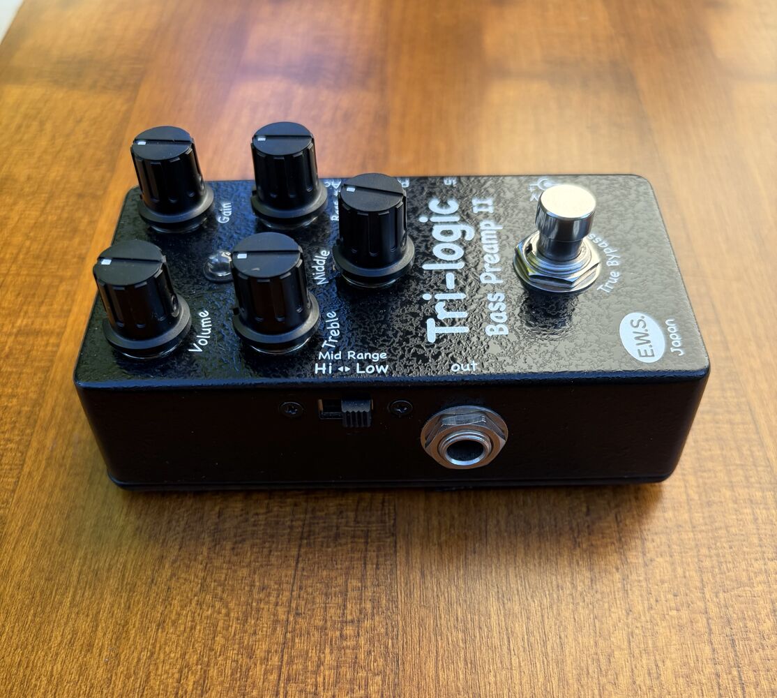 【美品】E.W.S. Tri-Logic Bass Preamp II 18V E.W.S. Tri logic Bass Preamp Ⅱ - Geek IN Box