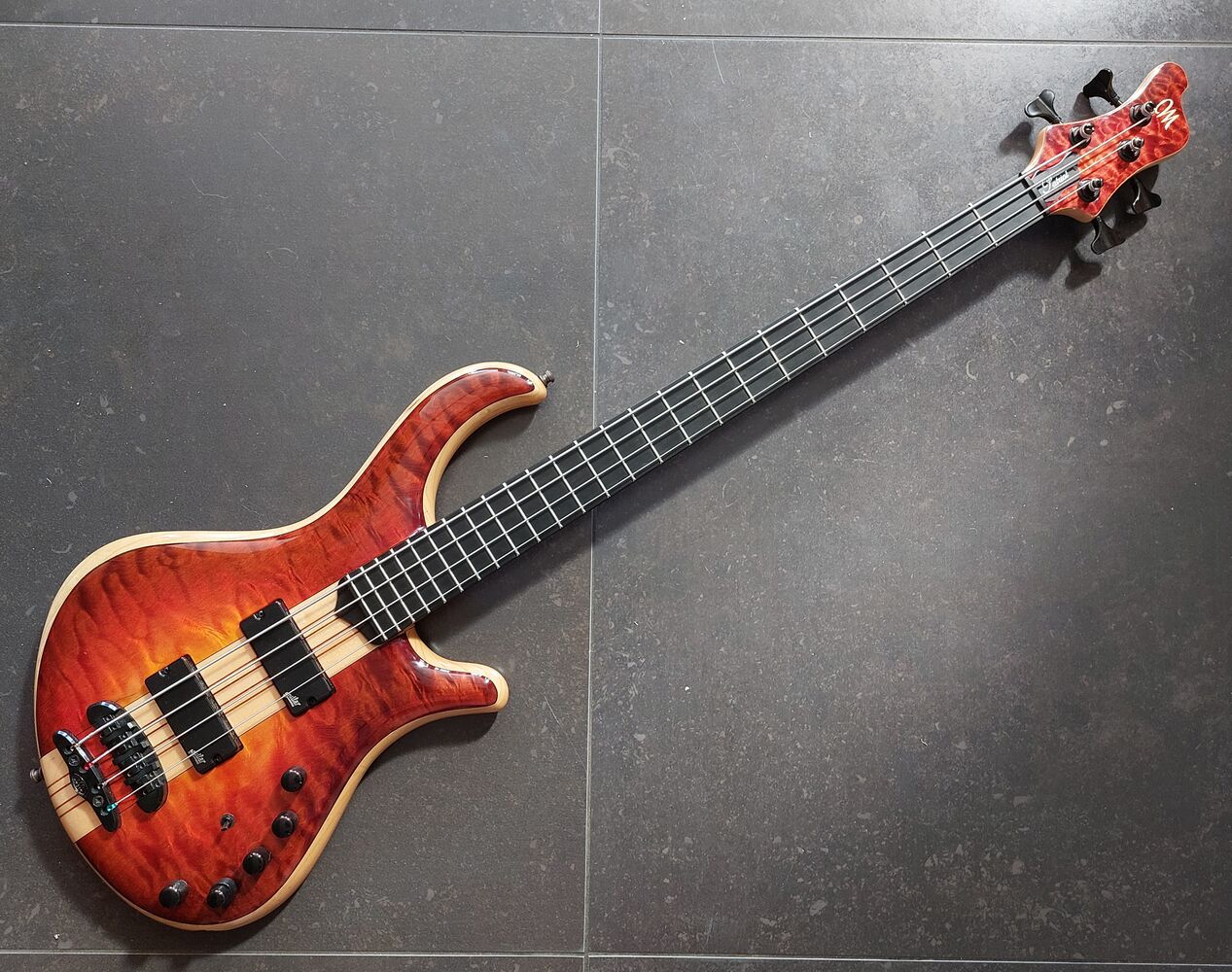 ベース Mayones bass Patriot custom Mayones Patriot bass 2015 (custom made) price drop d'occasion - Zikinf