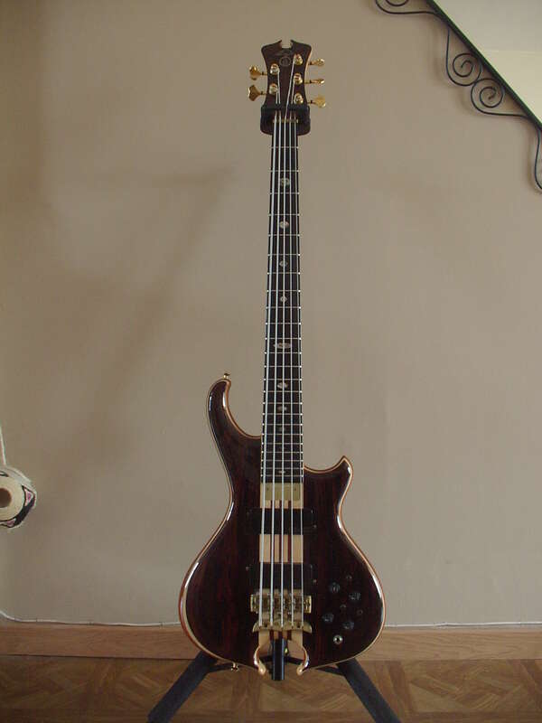 Basse Alembic 5C deluxe Marc King cocobolo