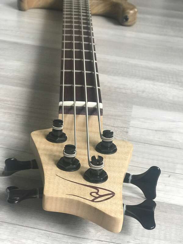 Bass de luthier EDDA (R&eacute;mi Castillo)