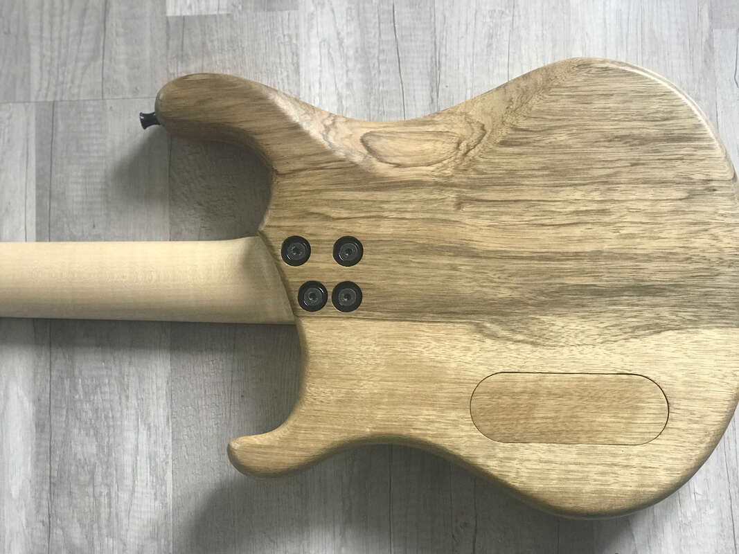 Bass de luthier EDDA (R&eacute;mi Castillo)
