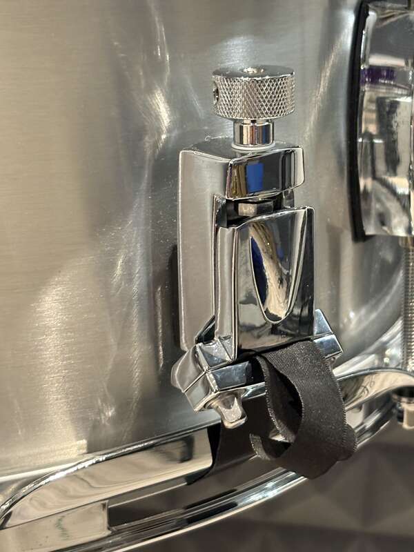 Caisse claire Dixon Artisan Seamless Aluminium 14x6,5"