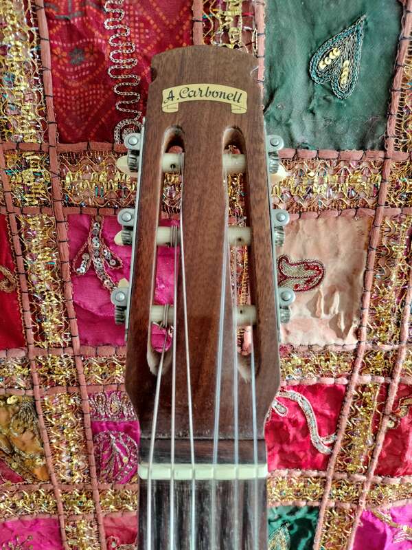 Guitare classique carbonell