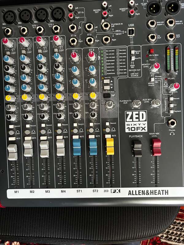 Console mixage Allen& Heath Zed 60 10 FX 230&euro;