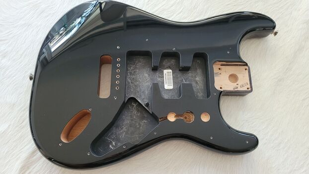 Corps Fender stratocaster black