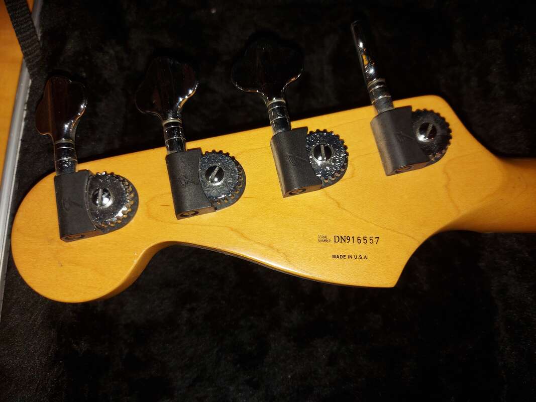 Basse FENDER American Deluxe series 1998-1999