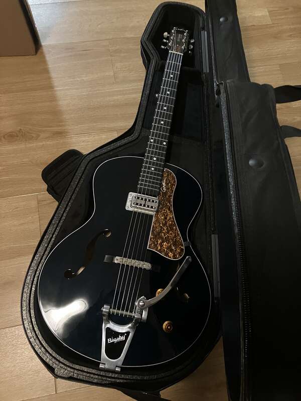 Godin 5eme avenue Night-club blue