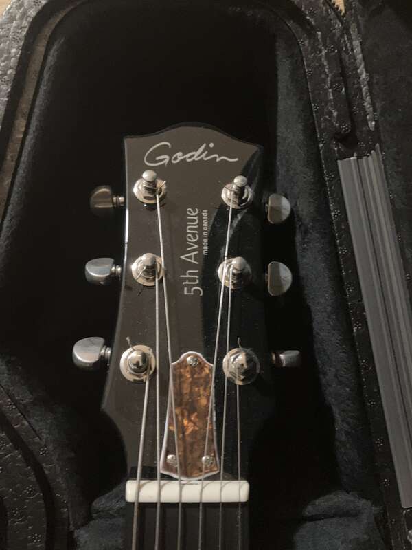Godin 5eme avenue Night-club blue