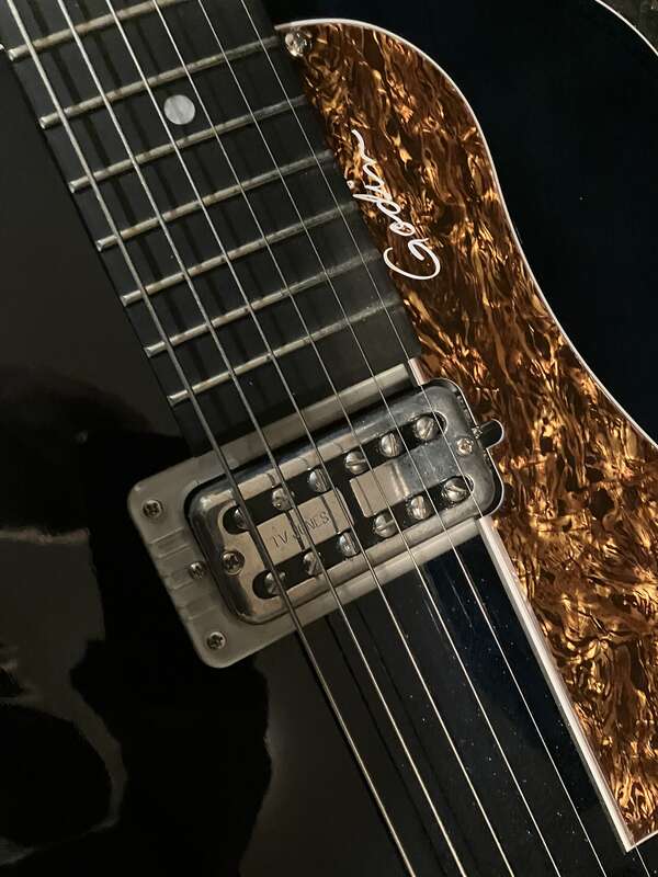 Godin 5eme avenue Night-club blue