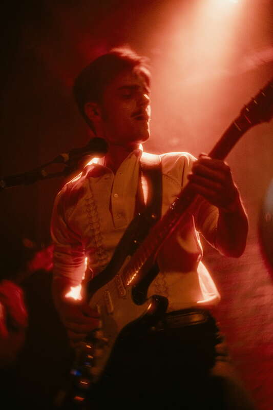 Guitariste/bassiste/chanteur pro pour votre groupe ?