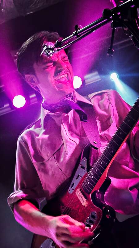 Guitariste/bassiste/chanteur pro pour votre groupe ?