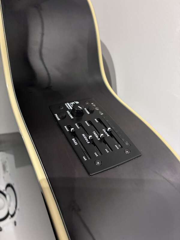 Ibanez AE207 electro acoustique 7 cordes