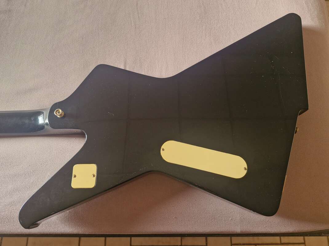 Ibanez destroyer dt 300 black ,fly case d'origine