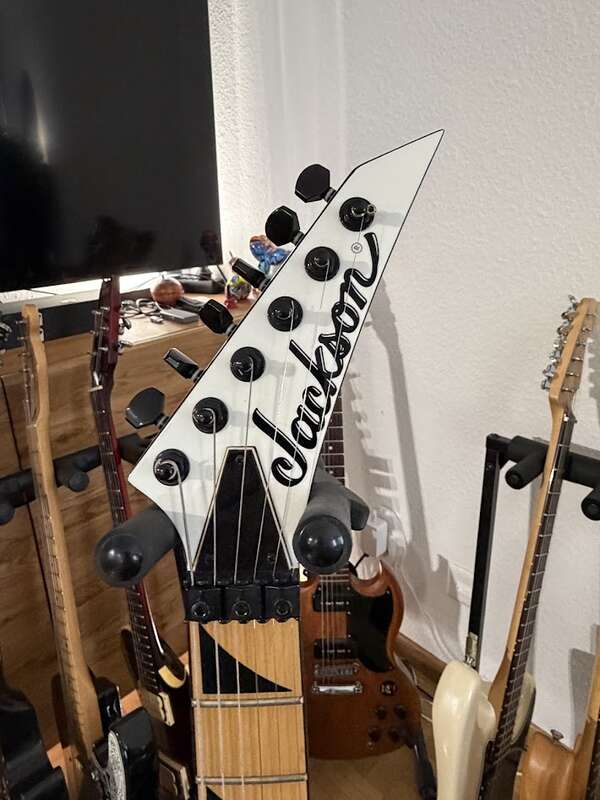 Jackson RR24 MG Series MIJ (Japan) EMG 81 Floyd HCase