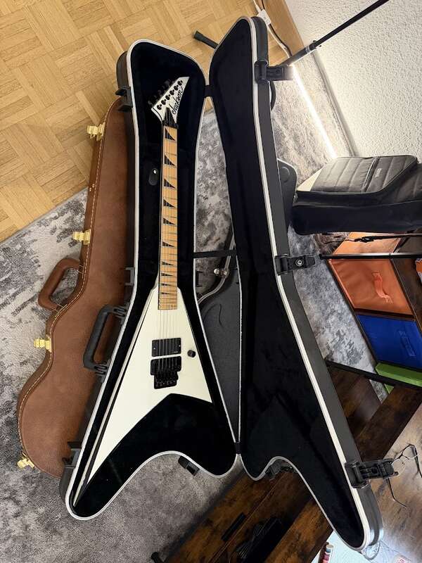 Jackson RR24 MG Series MIJ (Japan) EMG 81 Floyd HCase