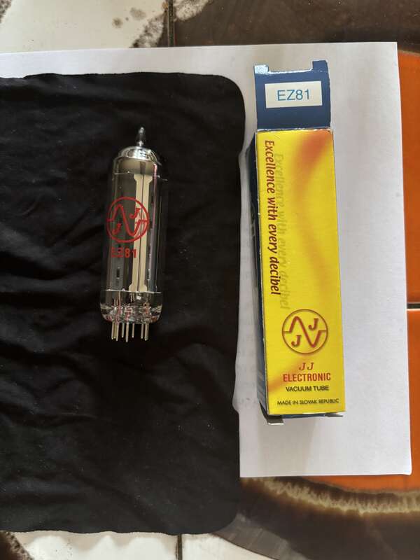 Lampe JJ EZ81