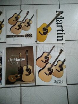 Lot de 6 catalogues sur les guitares MARTIN