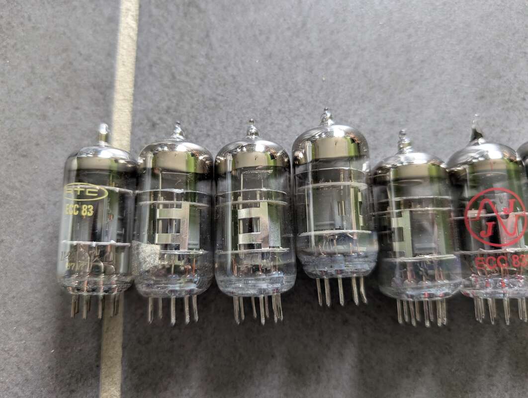 Lot de lampes 12AX7 de diverses origines