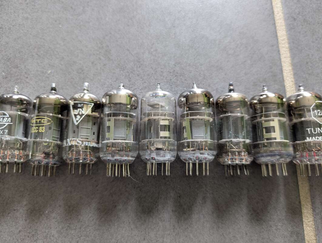 Lot de lampes 12AX7 de diverses origines