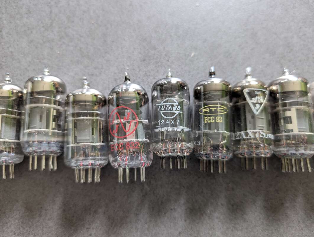 Lot de lampes 12AX7 de diverses origines