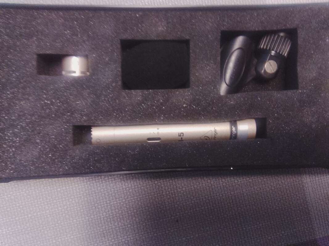Micro a condensateur petite membrane
