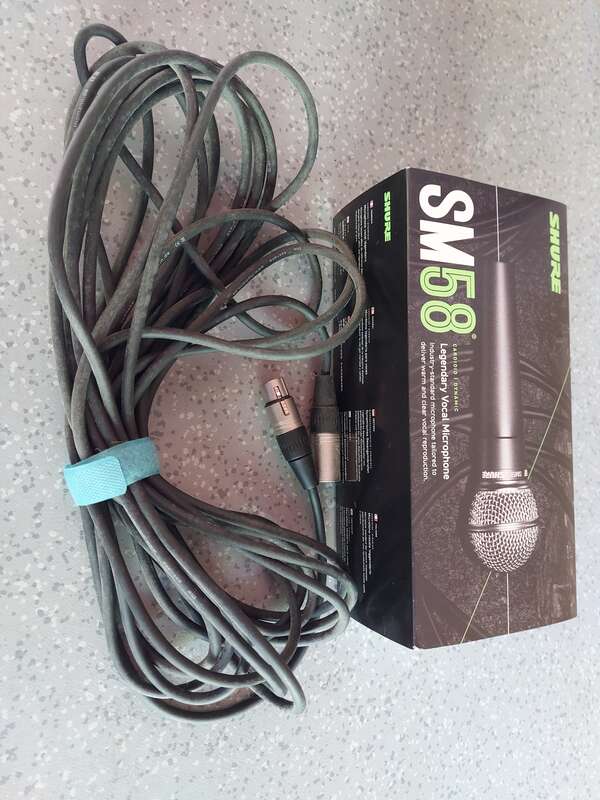 Micro Shure SM58 + Pied + Cabine Vocale Portable