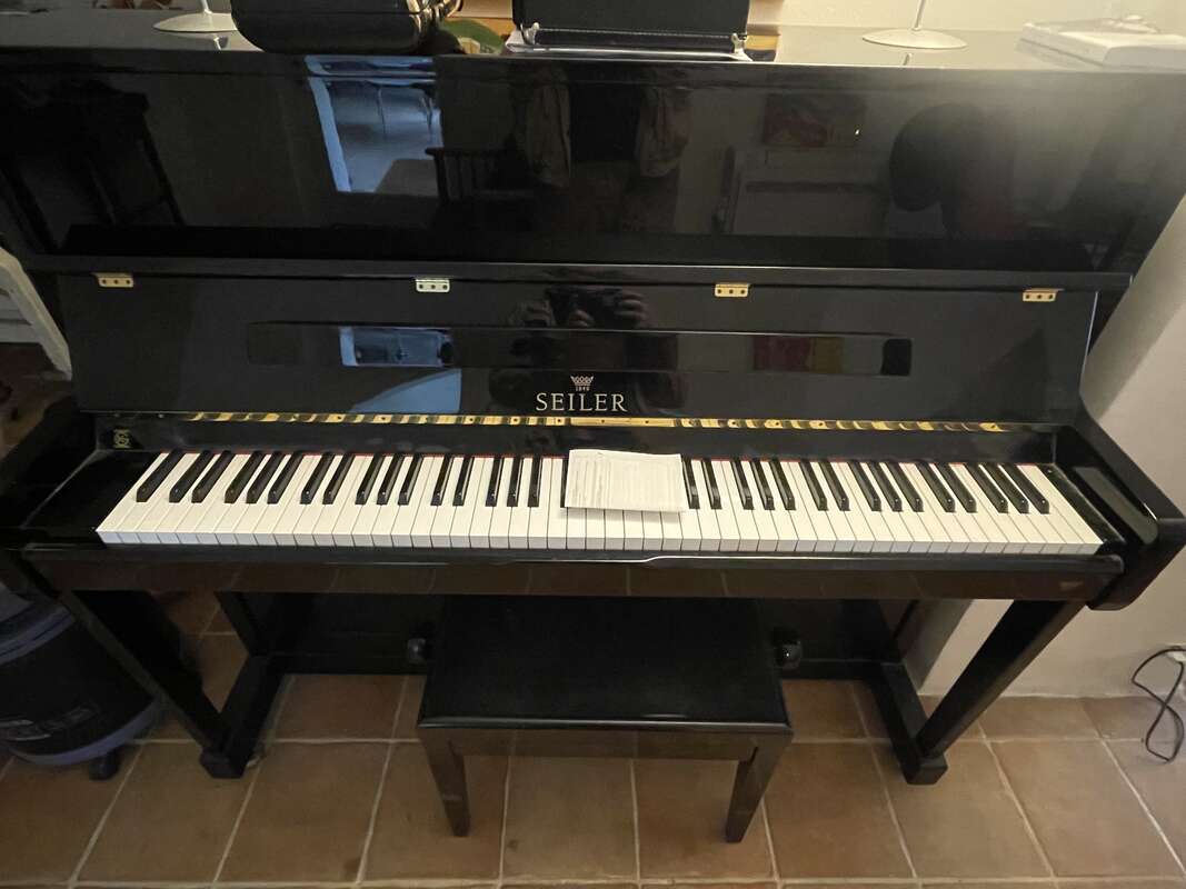 Piano droit Seiler Primus 122 noir vernis - neuf