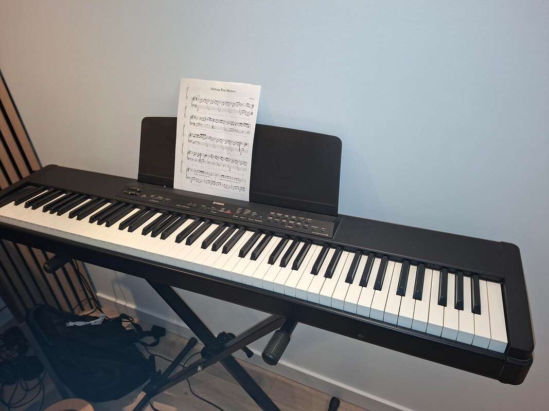 Piano num&eacute;rique Yamaha P-80 &ndash; Tr&egrave;s bon &eacute;tat &ndash; Avec stan