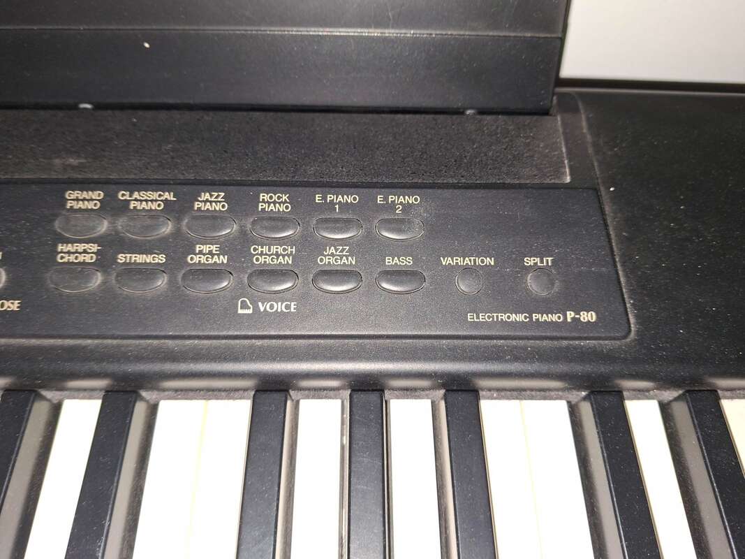 Piano num&eacute;rique Yamaha P-80 &ndash; Tr&egrave;s bon &eacute;tat &ndash; Avec stan