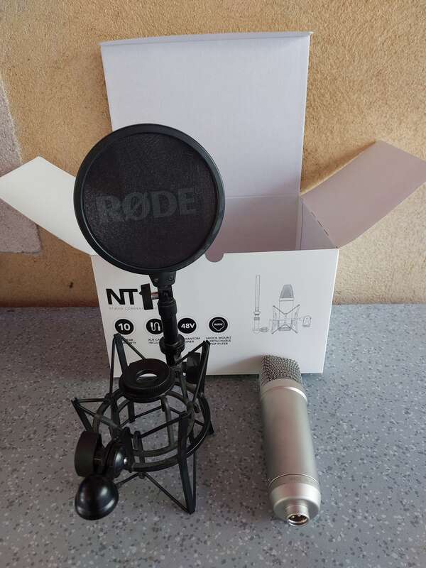 R&Oslash;DE NT1-A complet comme neuf + pied