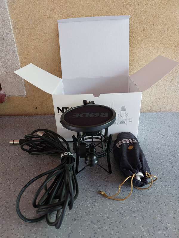 R&Oslash;DE NT1-A complet comme neuf + pied