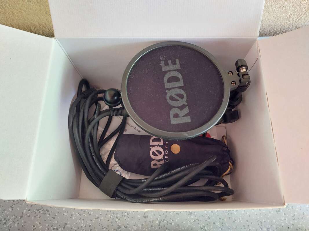 R&Oslash;DE NT1-A complet comme neuf + pied