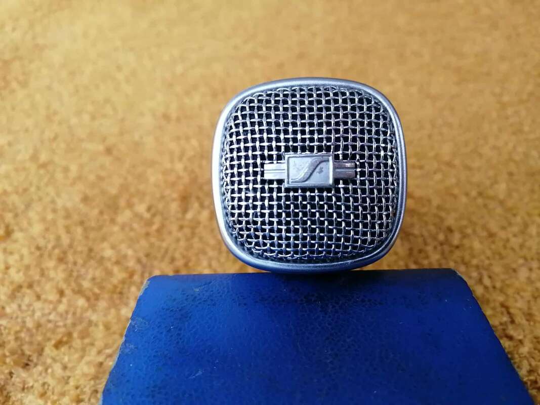 Sennheiser MD21 avec sa bo&icirc;te en bois bleue d'origine