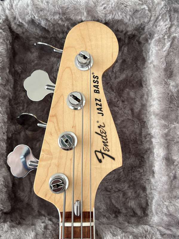 Upgrad&eacute;e Squier Classic Vibe Jazz Bass &rsquo;60s