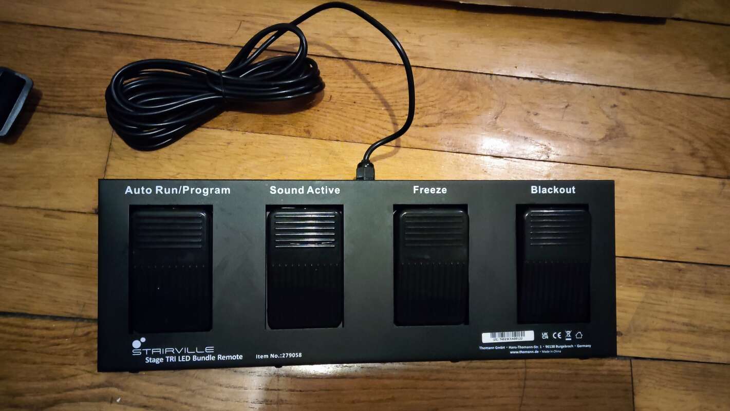 P&eacute;dalier Stairville Stage TRI LED Bundle Remote