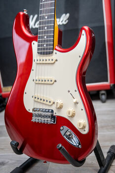 Stratocaster Rousseau Guitars "Candy 60's" luthier