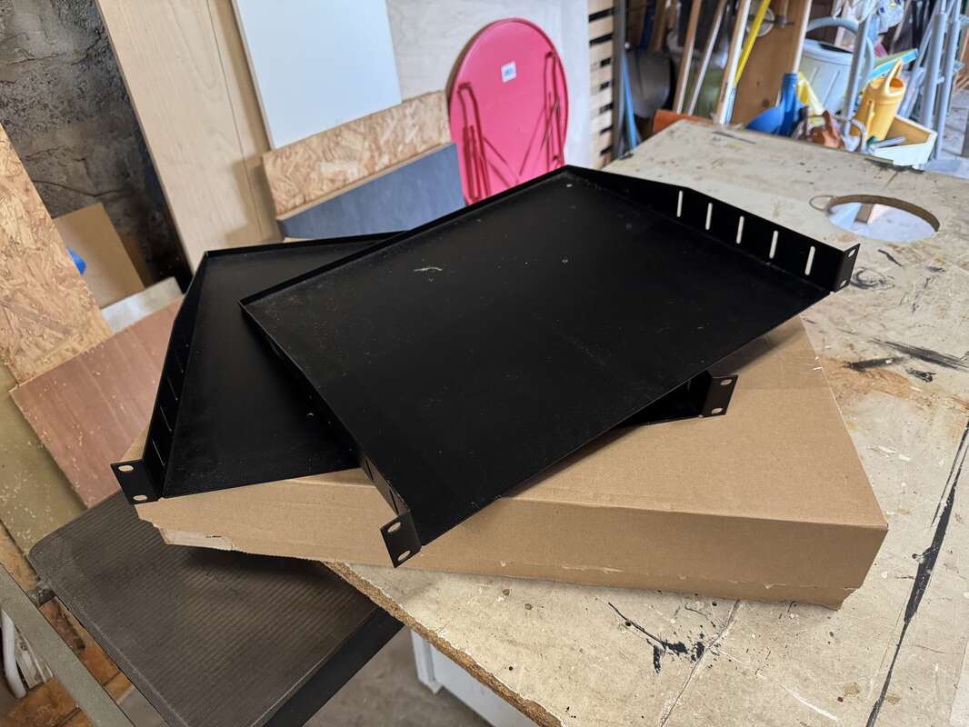 Tablette rack 1U Adam Hall