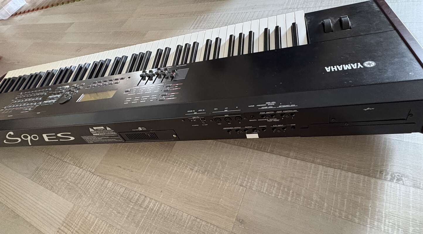 Yamaha S90 ES