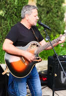 Chanteur guitariste pour soir&eacute;es priv&eacute;es