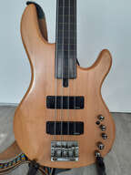 Basse fretless Yamaha 4f