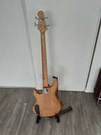 Basse fretless Yamaha 4f