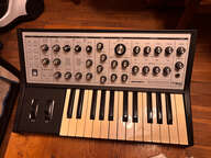 Moog Sub Phatty + housse de transport