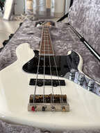 Upgrad&eacute;e Squier Classic Vibe Jazz Bass &rsquo;60s
