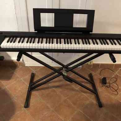Piano numérique meuble haut de gamme: kawai CS-11 d'occasion - Zikinf
