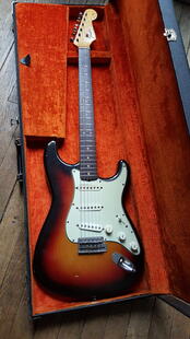 Recherche Fender stratocaster de 1954 à 1975