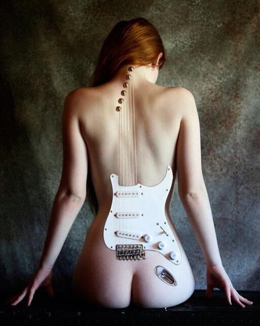 guitarwoman2.jpg