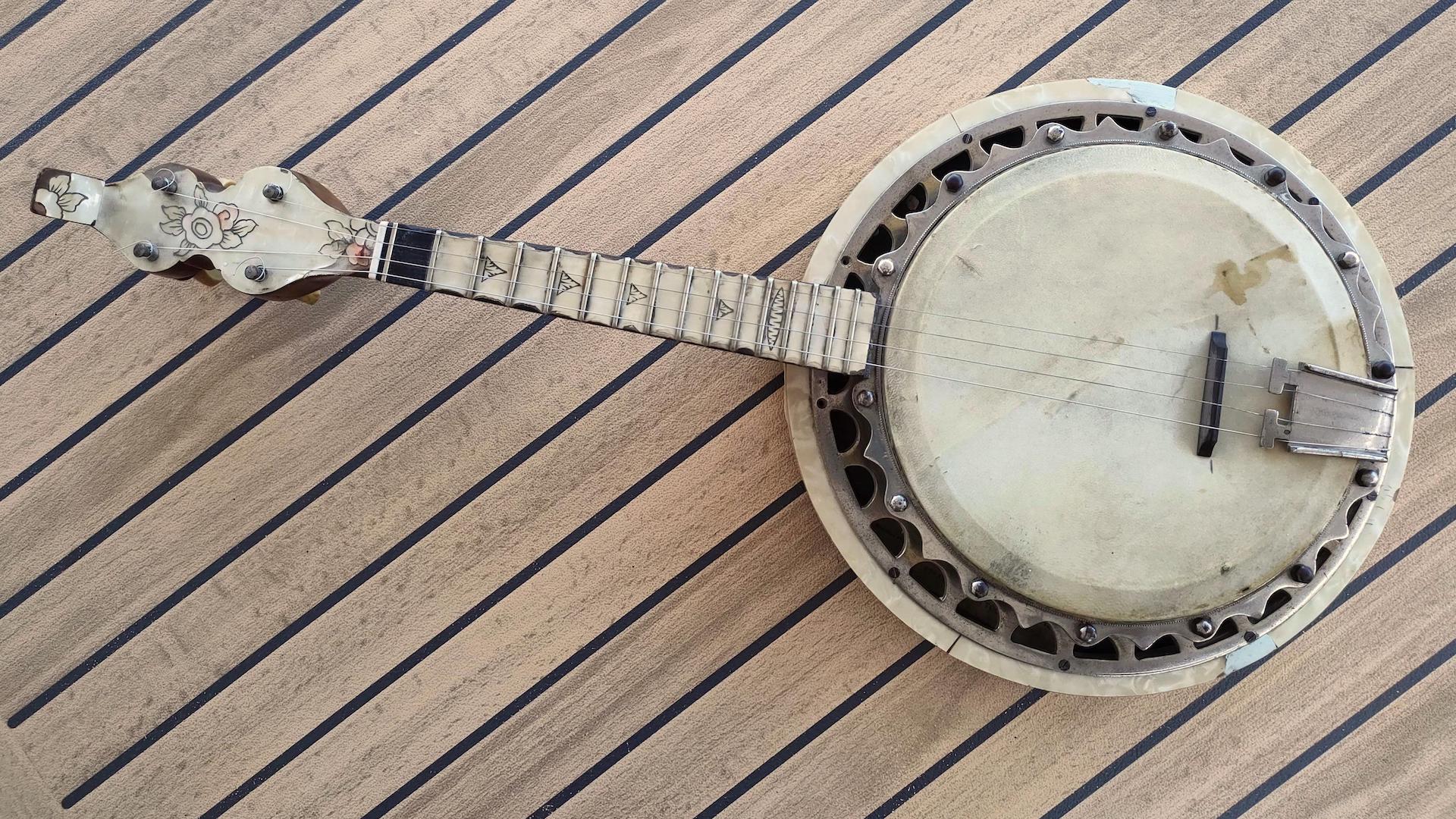 B Busato banjoline
