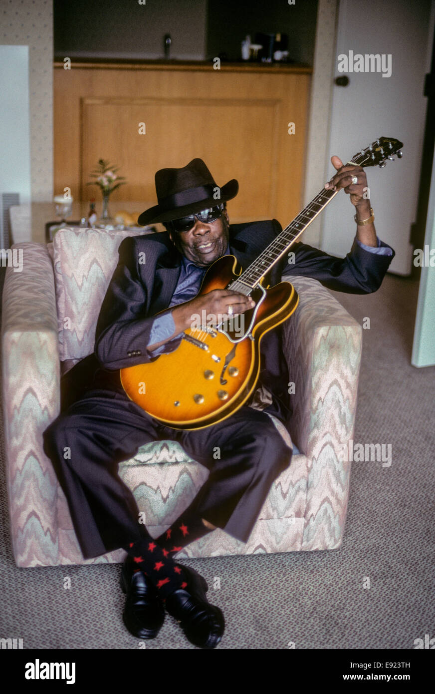 new-orleans-la-may-1-blues-musician-john-lee-hooker-plays-at-the-new-E923TH